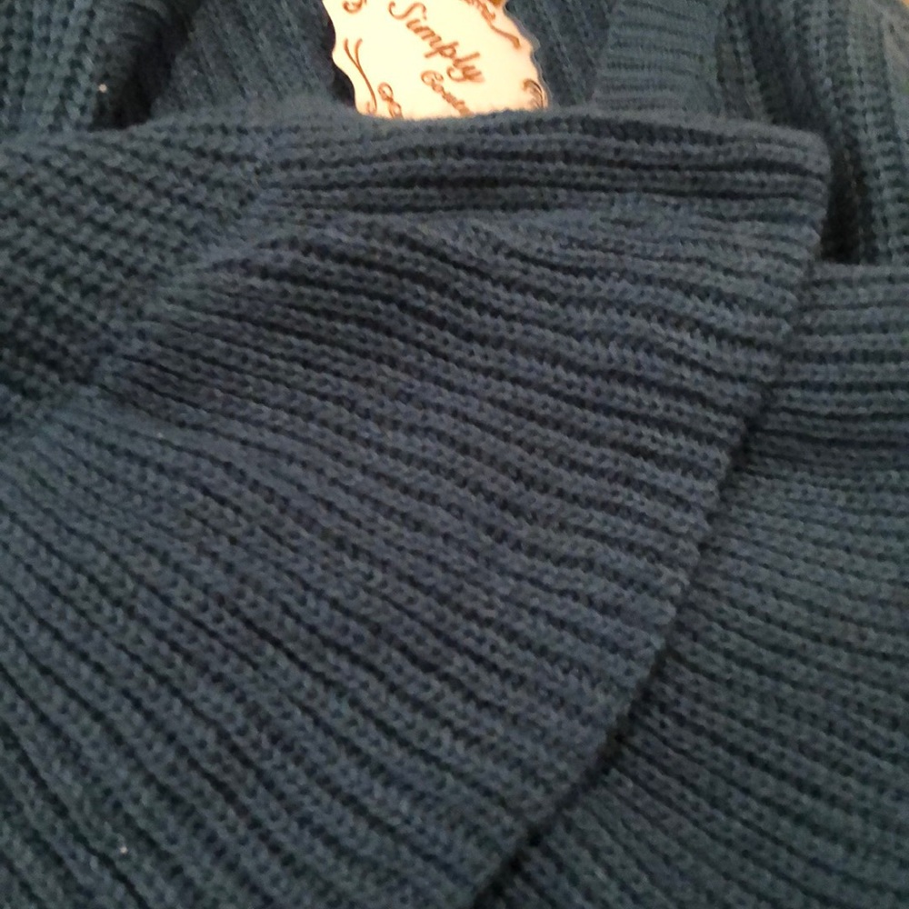 Gorgeous sweater - Picture 8 of 8